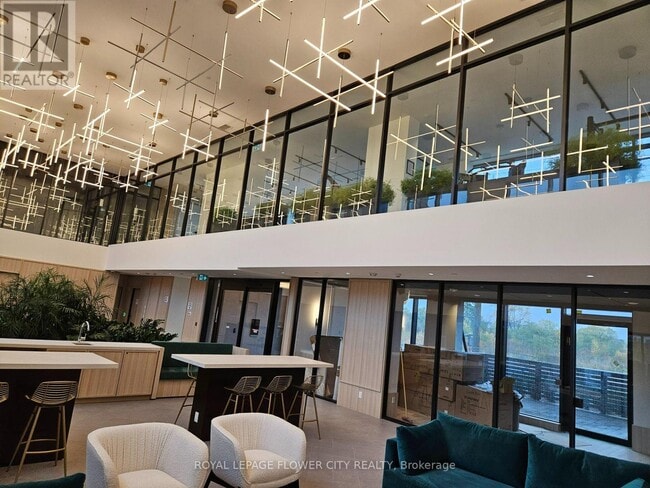 Building Photo - 3071 Trafalgar Rd