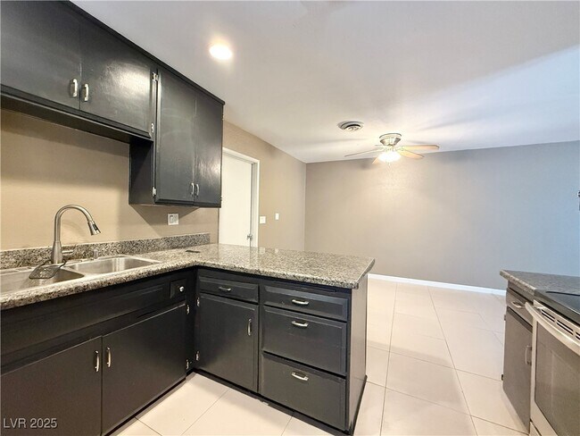 Foto del edificio - 5904 Iris Ave