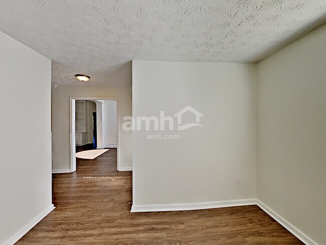 Foto del edificio - 18 Ludwick Ln