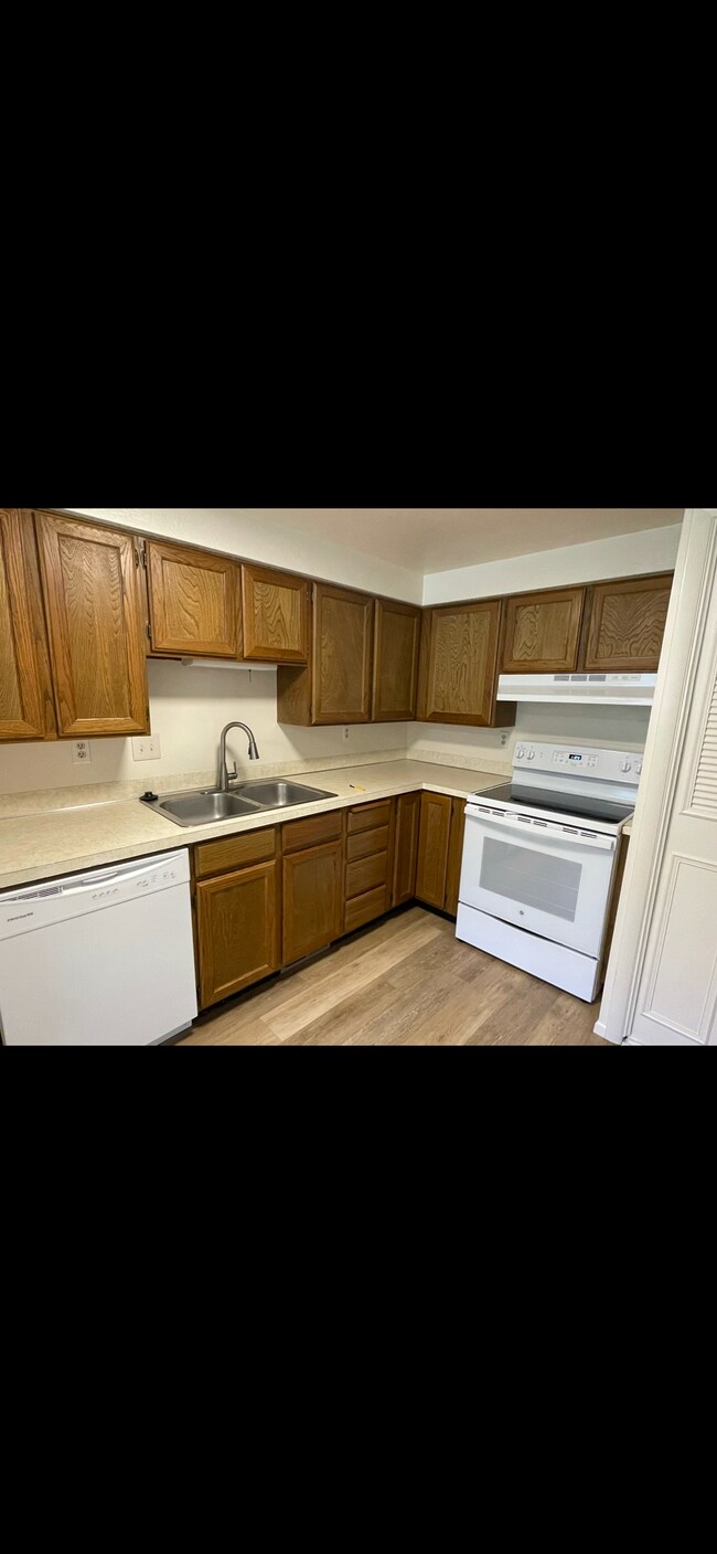 5590 S 2200 W Unit Apt 4, Roy, UT 84067 Apartments in Roy, UT