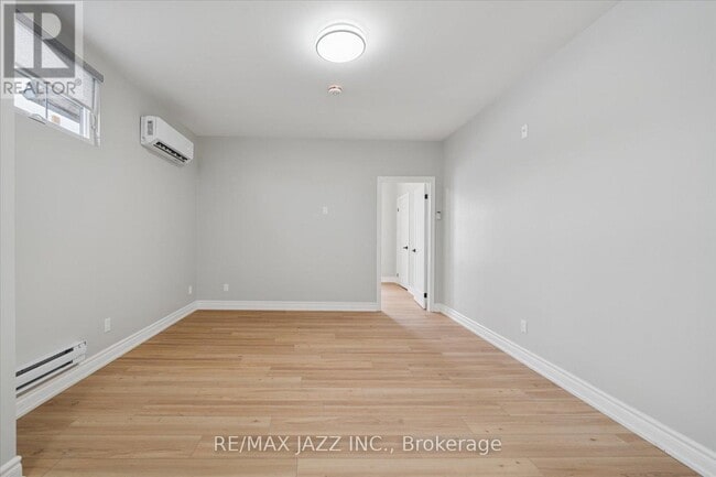 Building Photo - 251 Simcoe St S