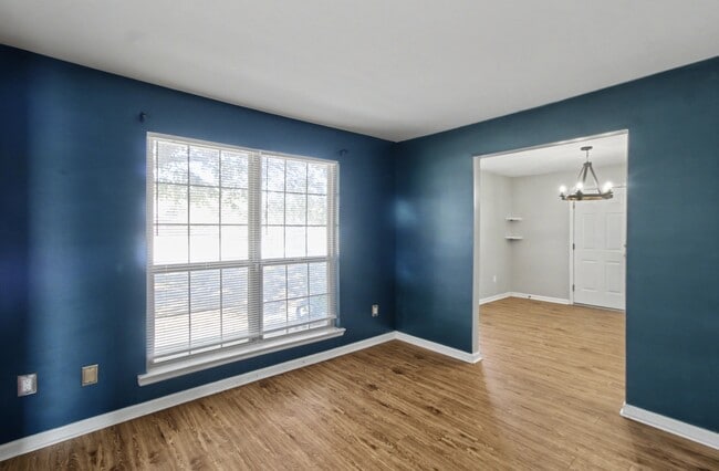 Building Photo - 404 Clairemore Ct