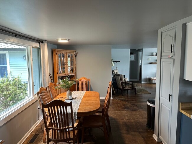 Building Photo - 11298 Long Point Dr