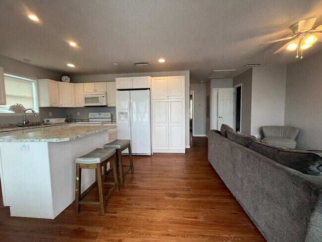 Foto del edificio - Flagler Beach 2BR/1.5BA Fully Furnished Up...