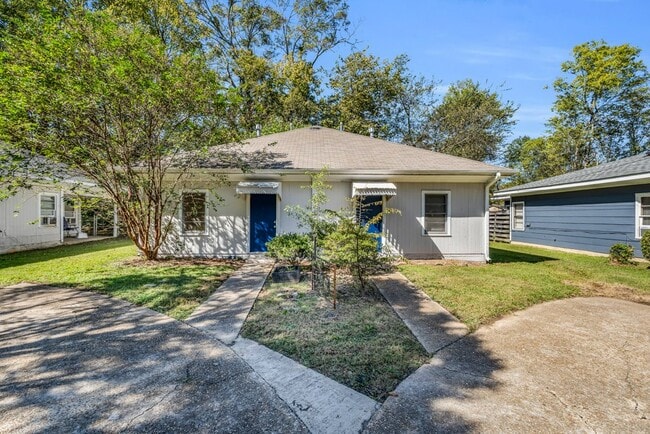 Building Photo - 303 Old West Point Rd