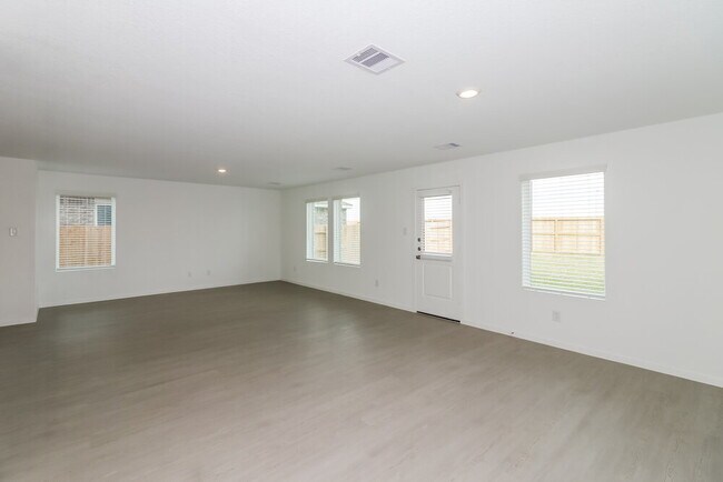 Foto del edificio - 16730 Old Wagon Wy