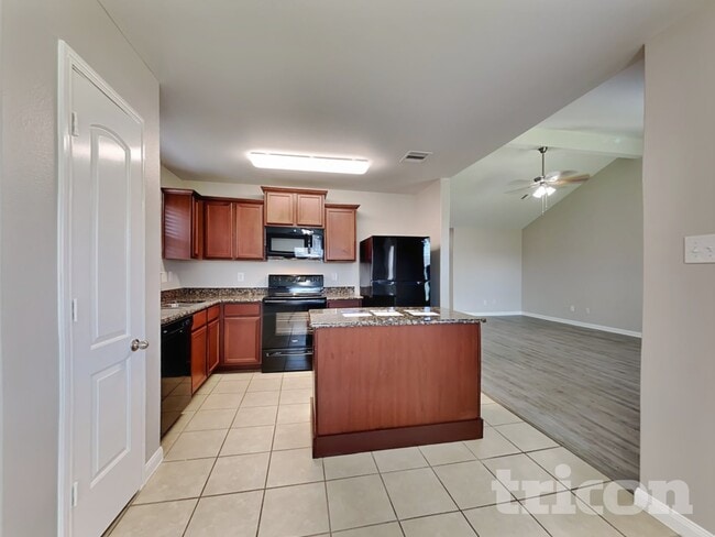Foto del edificio - 329 Shoshone Ridge Dr