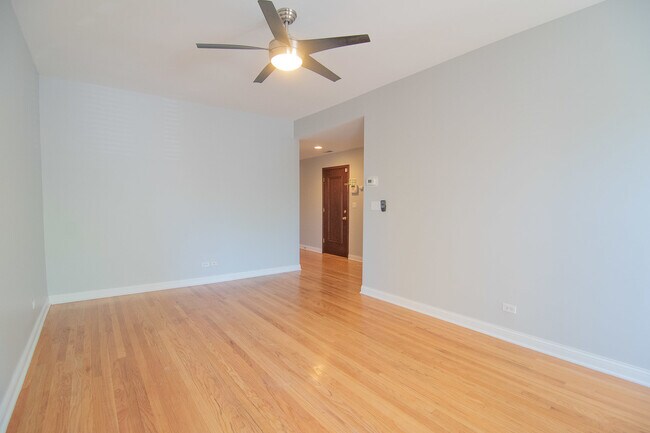 Foto del edificio - 4857 N Bernard St