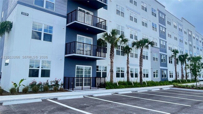 Foto del edificio - 5579 Millennia Park Dr