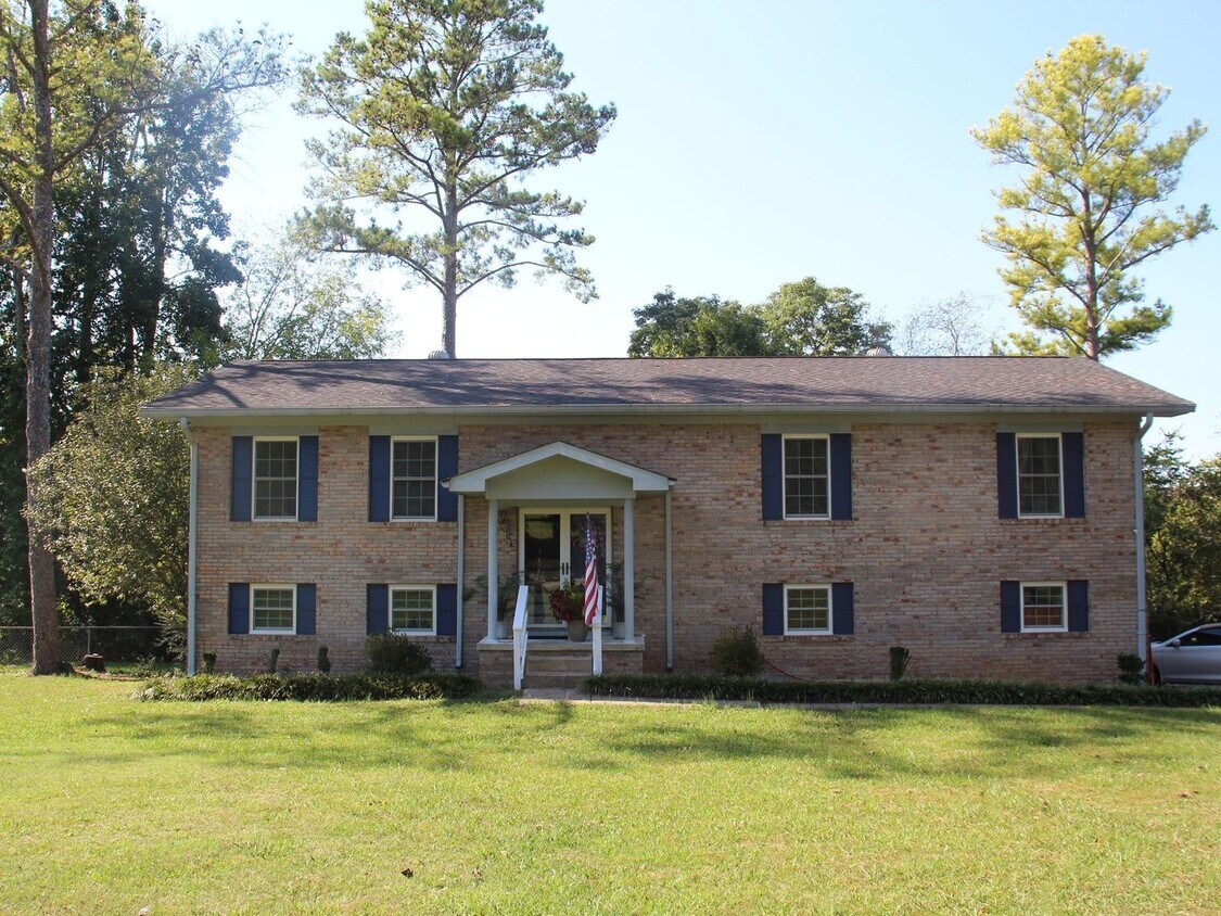 Primary Photo - 3 Bedroom 2 bath Duplex Home in Chattanooga