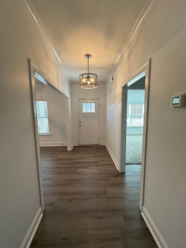 Foto del edificio - Beautiful 5 bed/3 bath home in Blandford Crossing