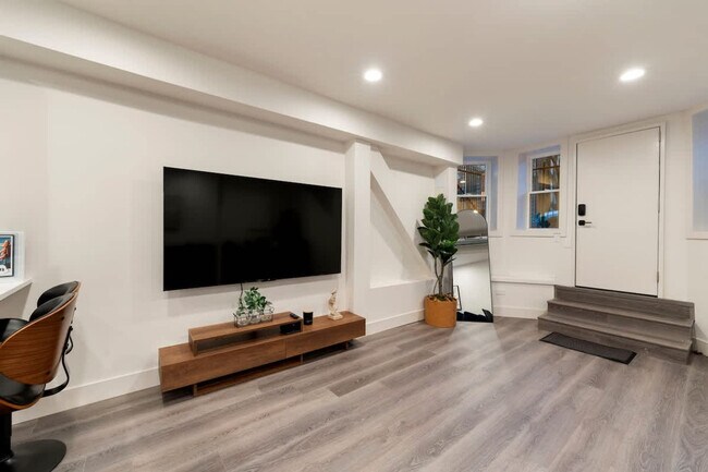 Foto del edificio - 1543 N Claremont Ave