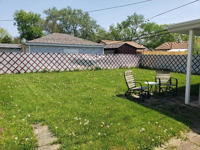 Building Photo - 2118 Marmion Ave