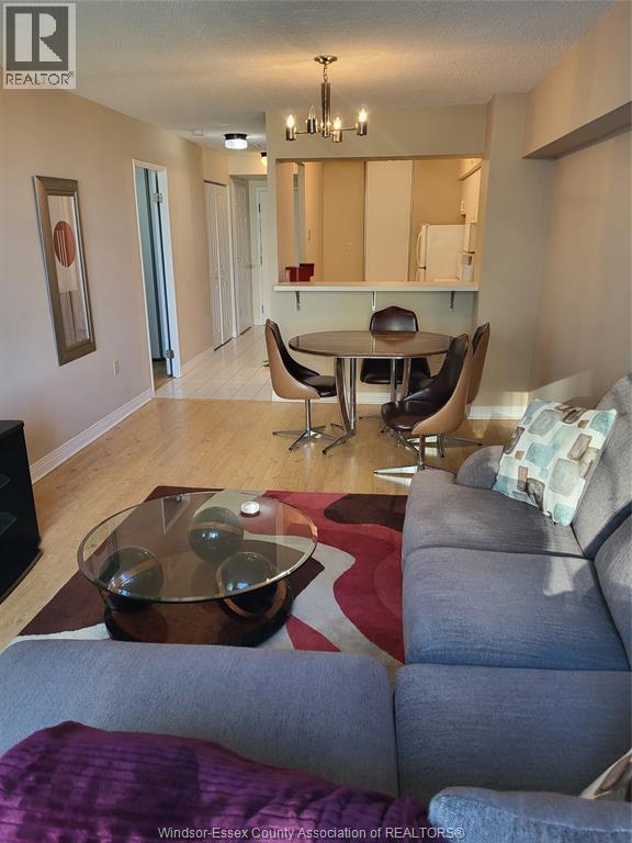 Photo du bâtiment - 75 Riverside Dr E