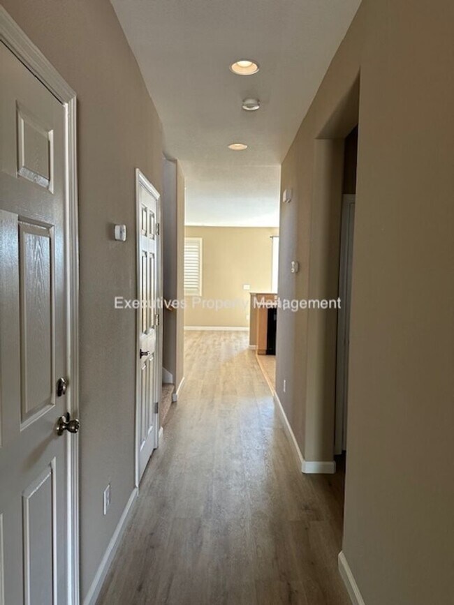 Foto del edificio - 518 Barclay Way