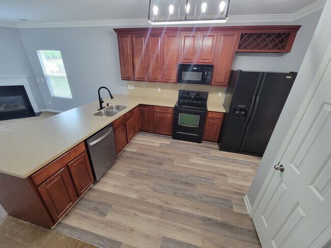 Foto del edificio - Stunning 4-Bedroom Home for Rent – Availab...