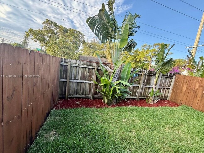 Building Photo - 1201 NE 5th Ave