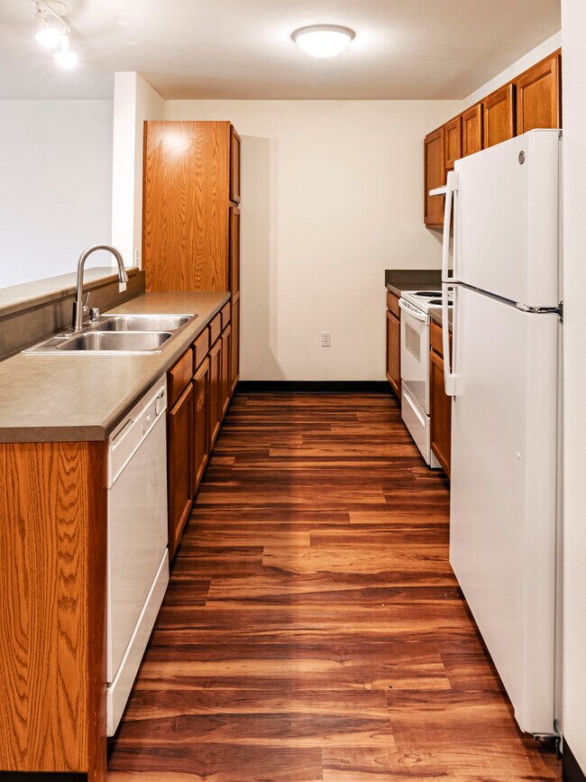 Nuevo suelo LVP - Berkshire Oconomowoc Senior Apartments