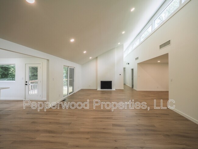 Foto del edificio - 215 Harrell Dr