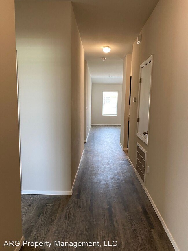 Building Photo - 3 br, 2 bath House - 8216 Regency Way