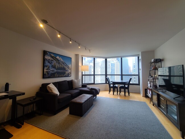 Building Photo - 405 N Wabash Ave
