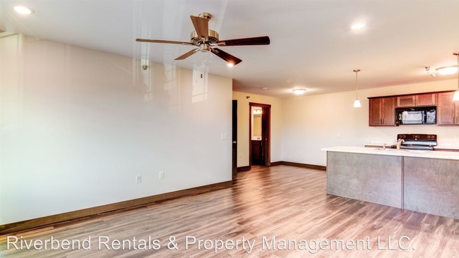 Foto del edificio - 596-598 N Hillcrest Pkwy