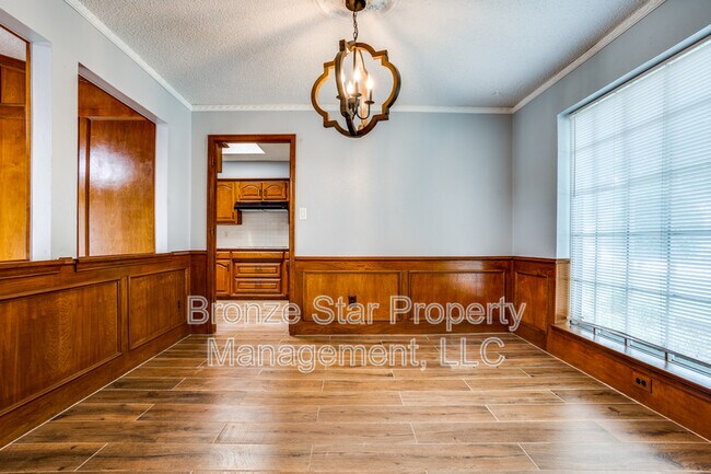 Foto del edificio - 1414 Woodcreek Dr