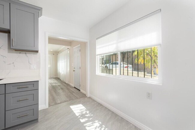 Building Photo - Newly remodeled 3bd 2ba home in Silverlake!