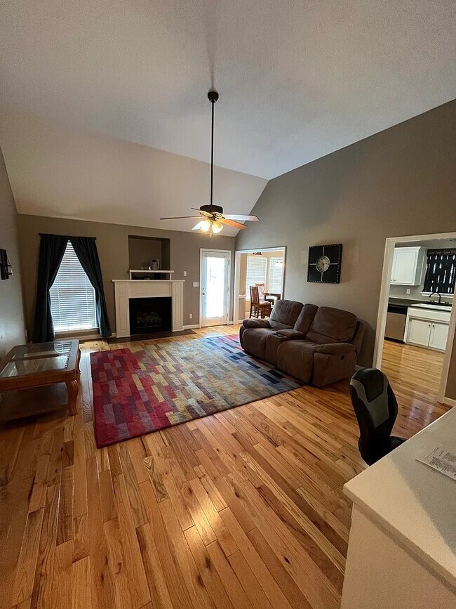 Foto del edificio - 740 Running Creek Ln