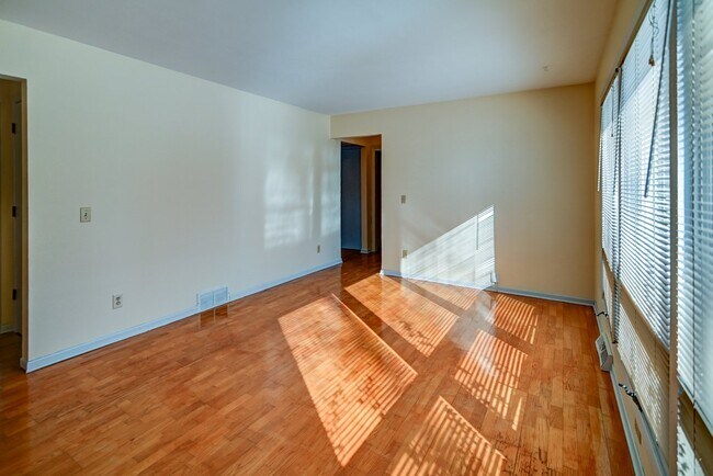 Foto del edificio - 12 Brompton Cir