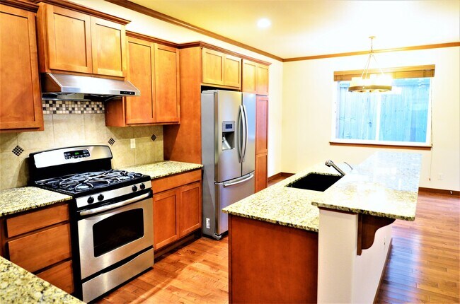 Foto del edificio - Spacious home with lots of natural light. ...