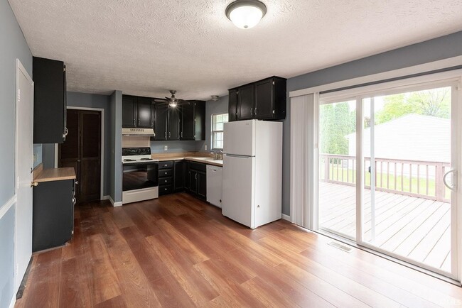 Building Photo - Newly Remodeled 3 Bedroom House