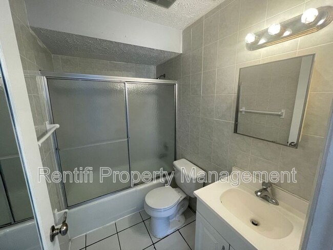 Photo - 717 SE 9th St Apartment