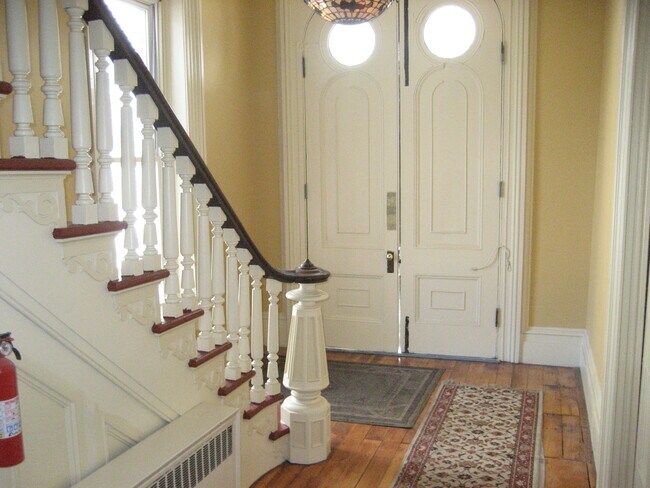 entrada al edificio, - 2587 South Ave