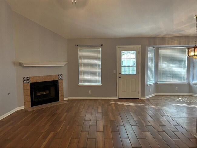 Building Photo - 116 Tanglewood Ln