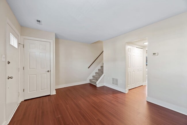 Building Photo - 2 bed Townhome in Annapolis in Hilltop Village