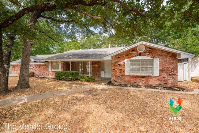 Building Photo - 3 br, 2 bath House - 1108 Martha Dr.