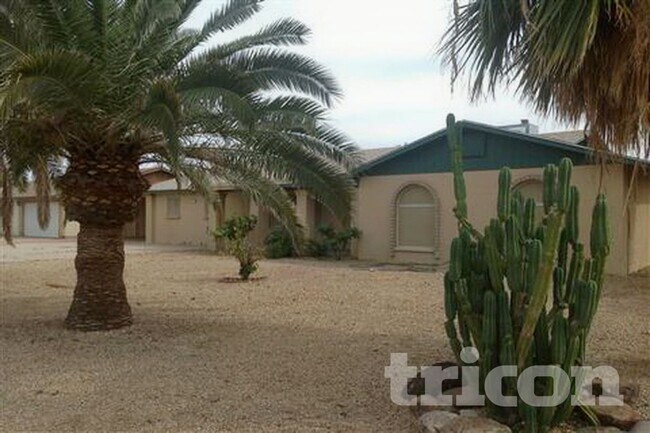 Building Photo - 2063 W Morningside Dr