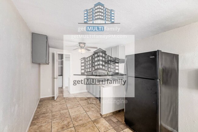 Photo - 1402 W Mercer Ln Apartment
