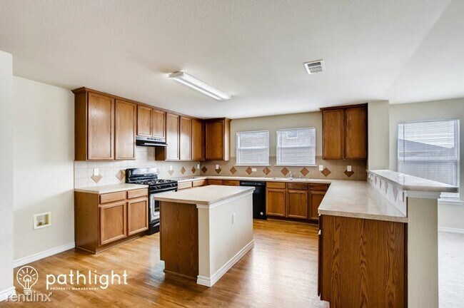 Foto del edificio - 5 br, 3 bath House - 3005 Helen Lane UNIT