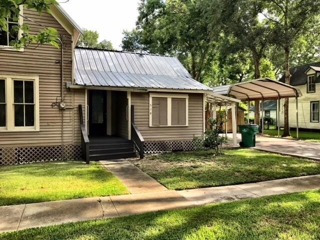 Primary Photo - 516 W Blum St