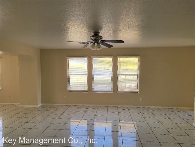 Building Photo - 4 br, 2 bath House - 7934 W. Mission Ln.