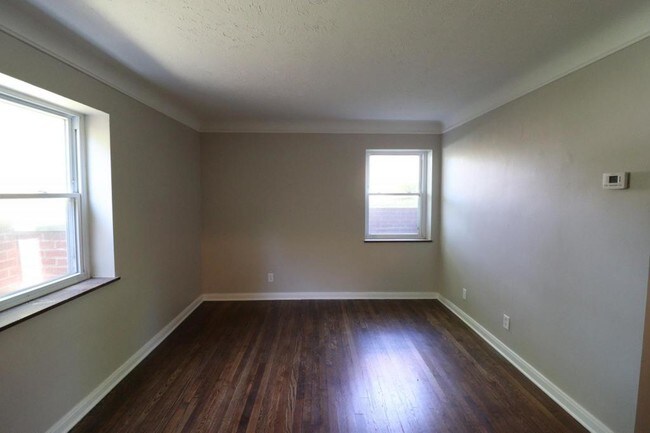 Building Photo - 4101 Ridge Road #05