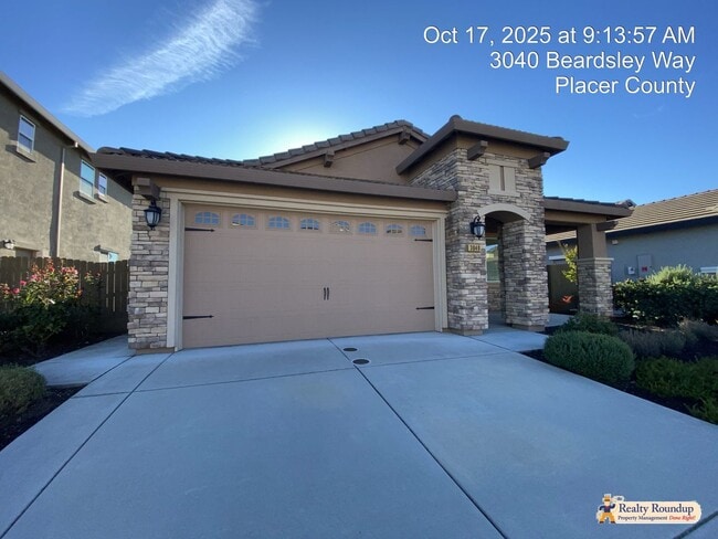 Foto del edificio - Pristinely Maintained Roseville Home with ...