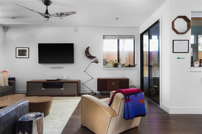 Building Photo - 4420 Mt Vernon Dr