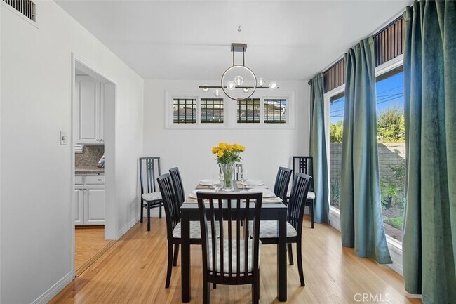 Foto del edificio - 5210 Ventura Canyon Ave