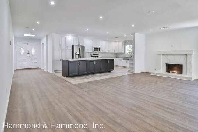 Foto del edificio - 5 br, 4 bath House - 14434 Greenleaf St.