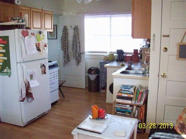 Foto del edificio - 1 br, 1 bath Duplex - 1443 Jewett St Apt #2