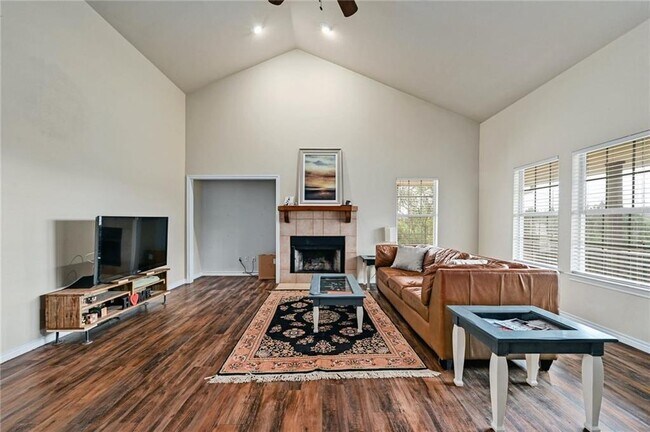 Building Photo - 604 Newport Dr