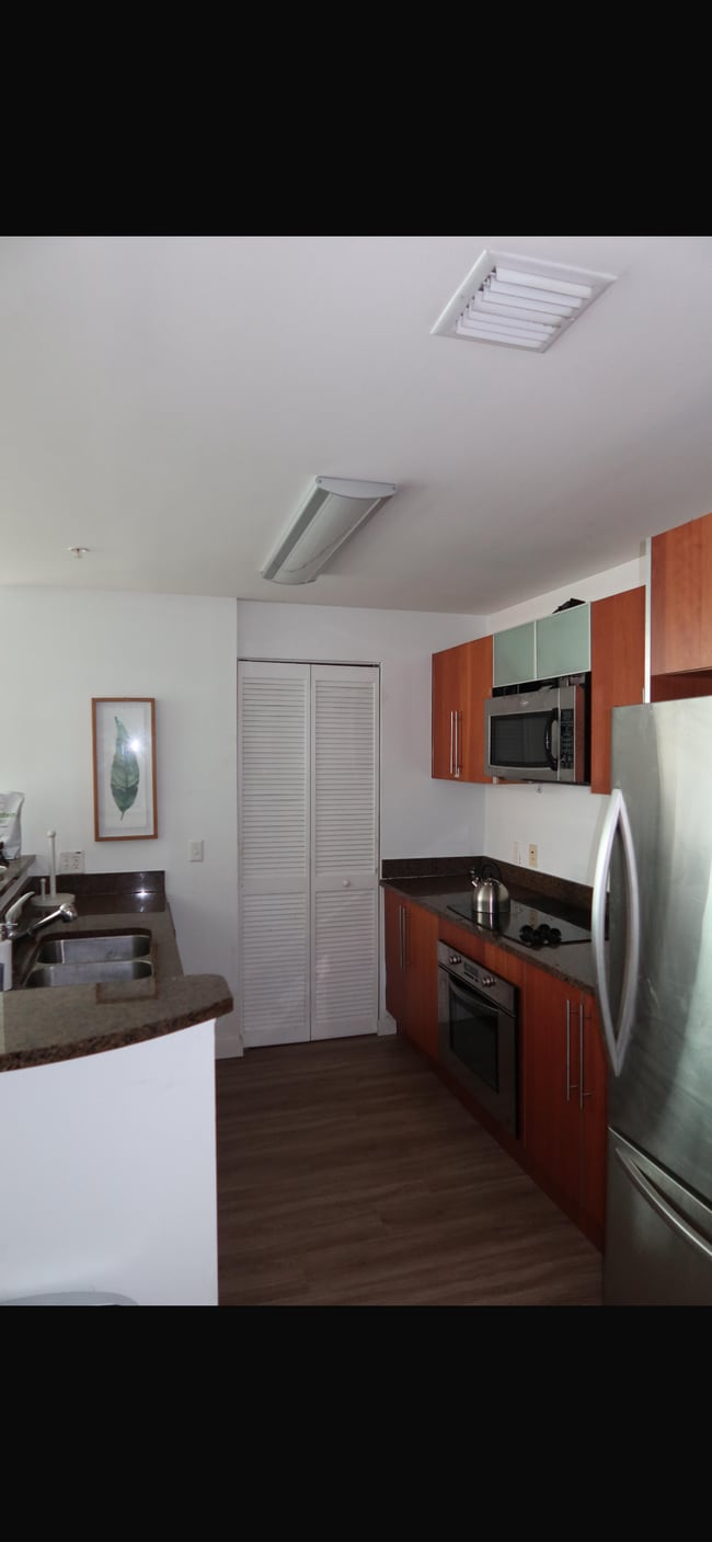 Foto del edificio - 300 S Biscayne Blvd